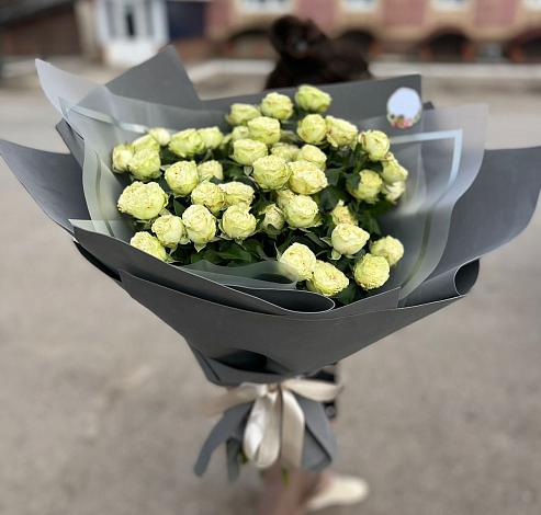 Букет Белые кустовые розы Солинеро в Куминский
