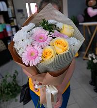 Букет цветов из:  Герберы, Розы и Хризантемы в Куминский