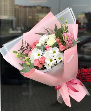 Букет цветов из: Розы, Лизиантусы и Хризантемы в Куминский