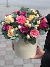 Цветочная композиция из Розы в шляпной коробке в Куминский